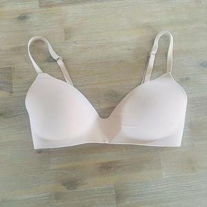 Victoria Secret Wireless Lightly Lined Bra